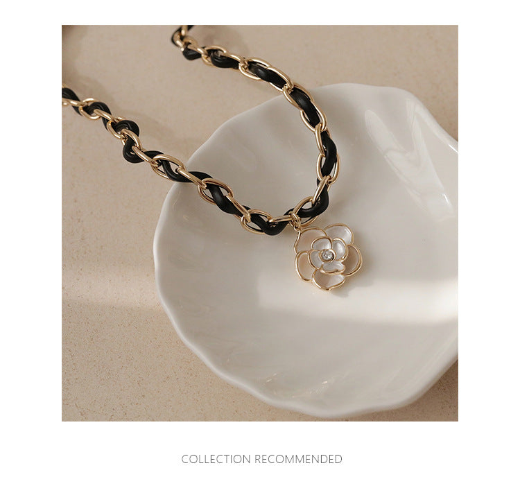 Camellia Metal Clasp Necklace