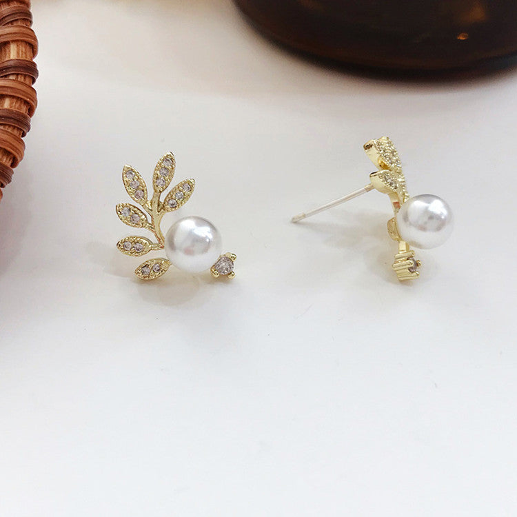 Pearl Branch Ear Stud