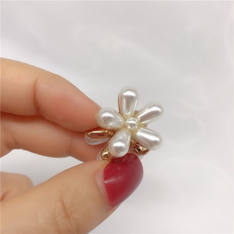 Pearl Flower Grab Hair Clip