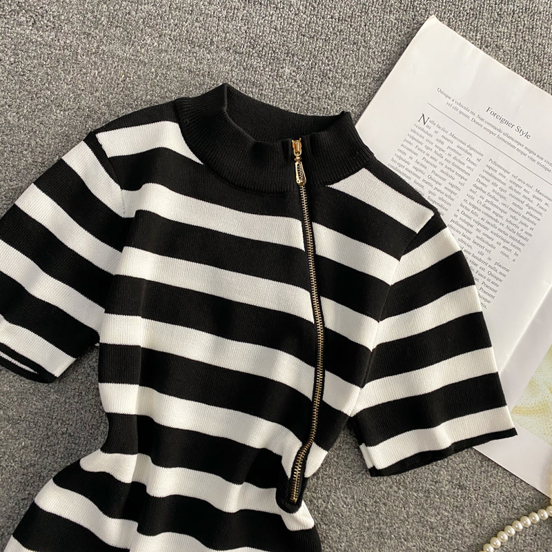 Color Blocking Striped Slant Zipped Top