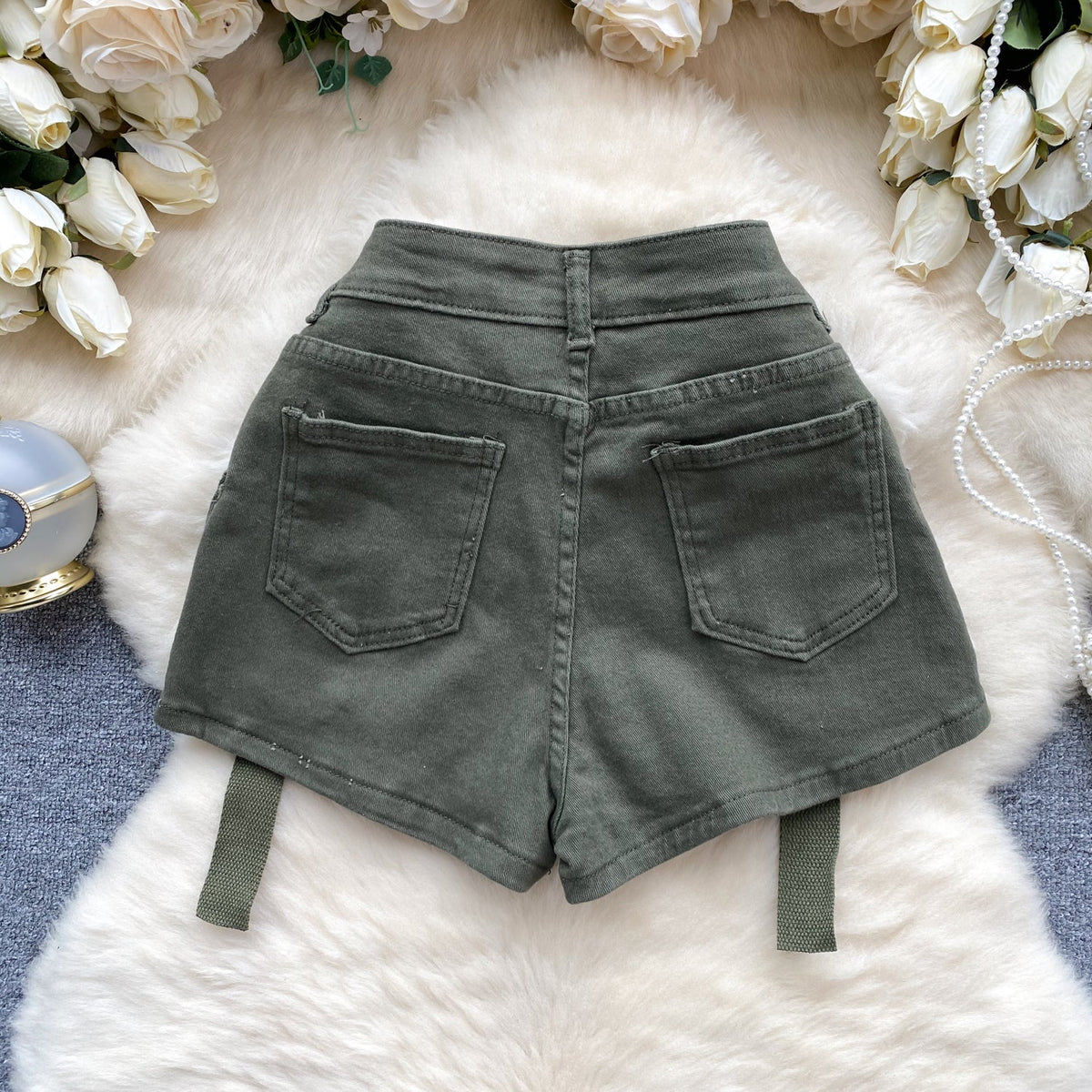 Chic Large Pocket Denim Shorts