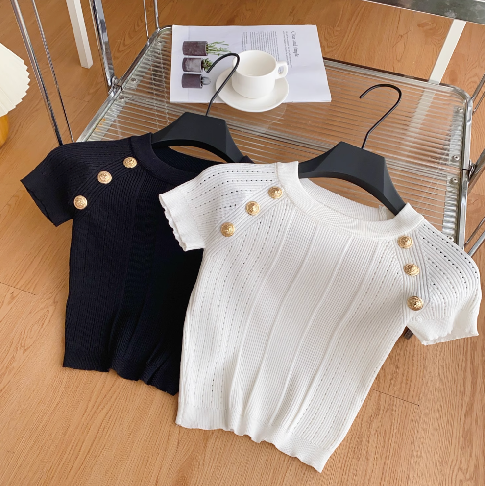 Metal Button Midriff-baring Sweater