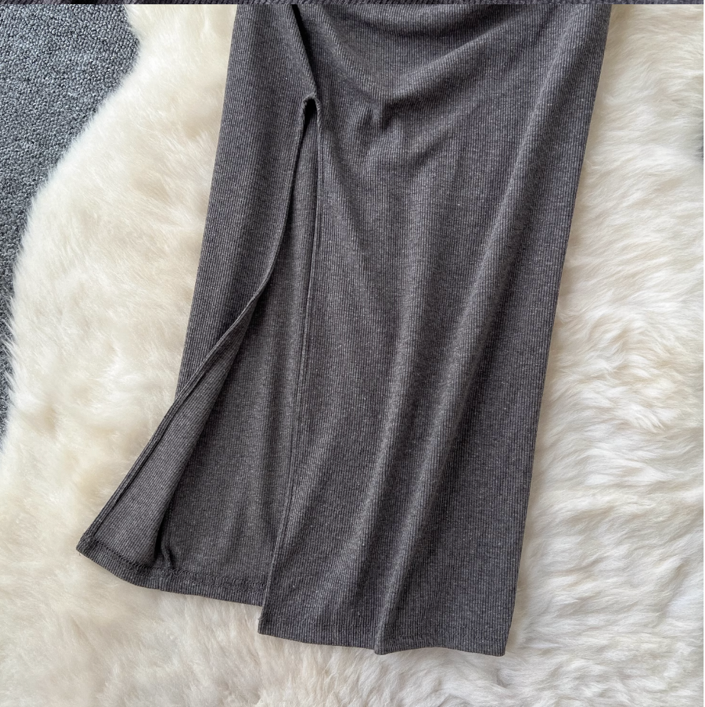 Slim-fit Solid Color Split Skirt