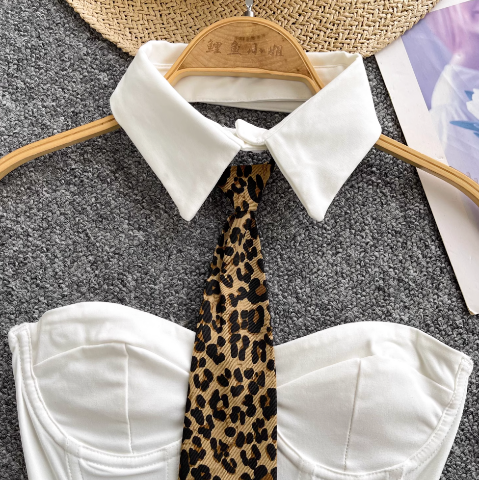 Niche Camisole with Leopard Printed Choker