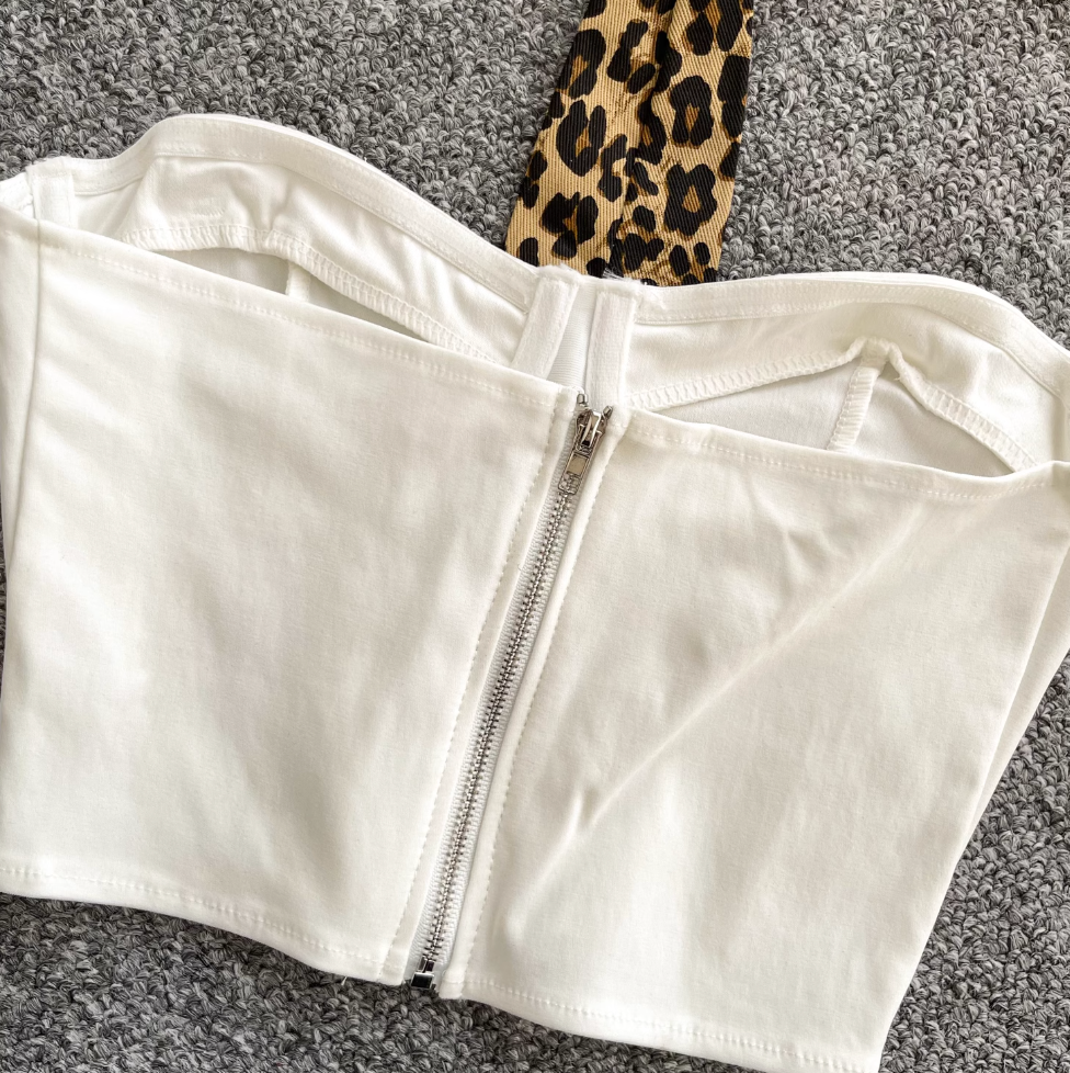 Niche Camisole with Leopard Printed Choker