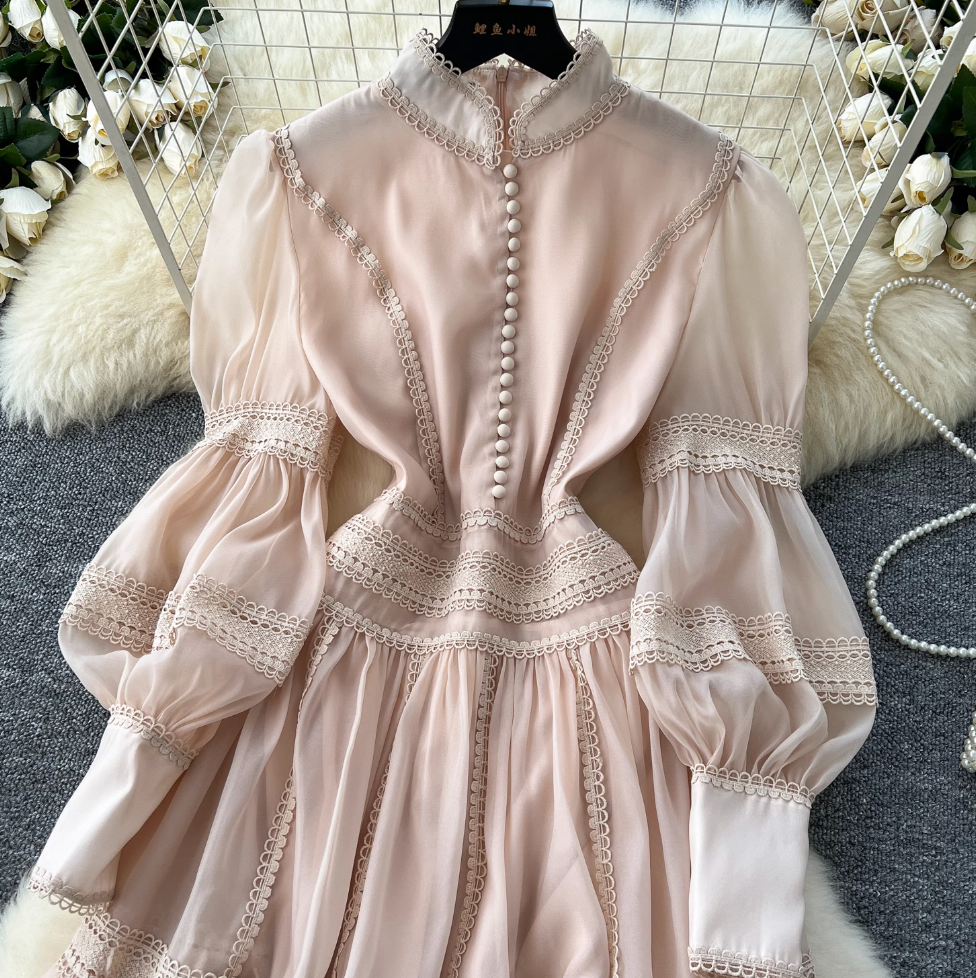 Courtly Puffy Sleeve Lace Dress