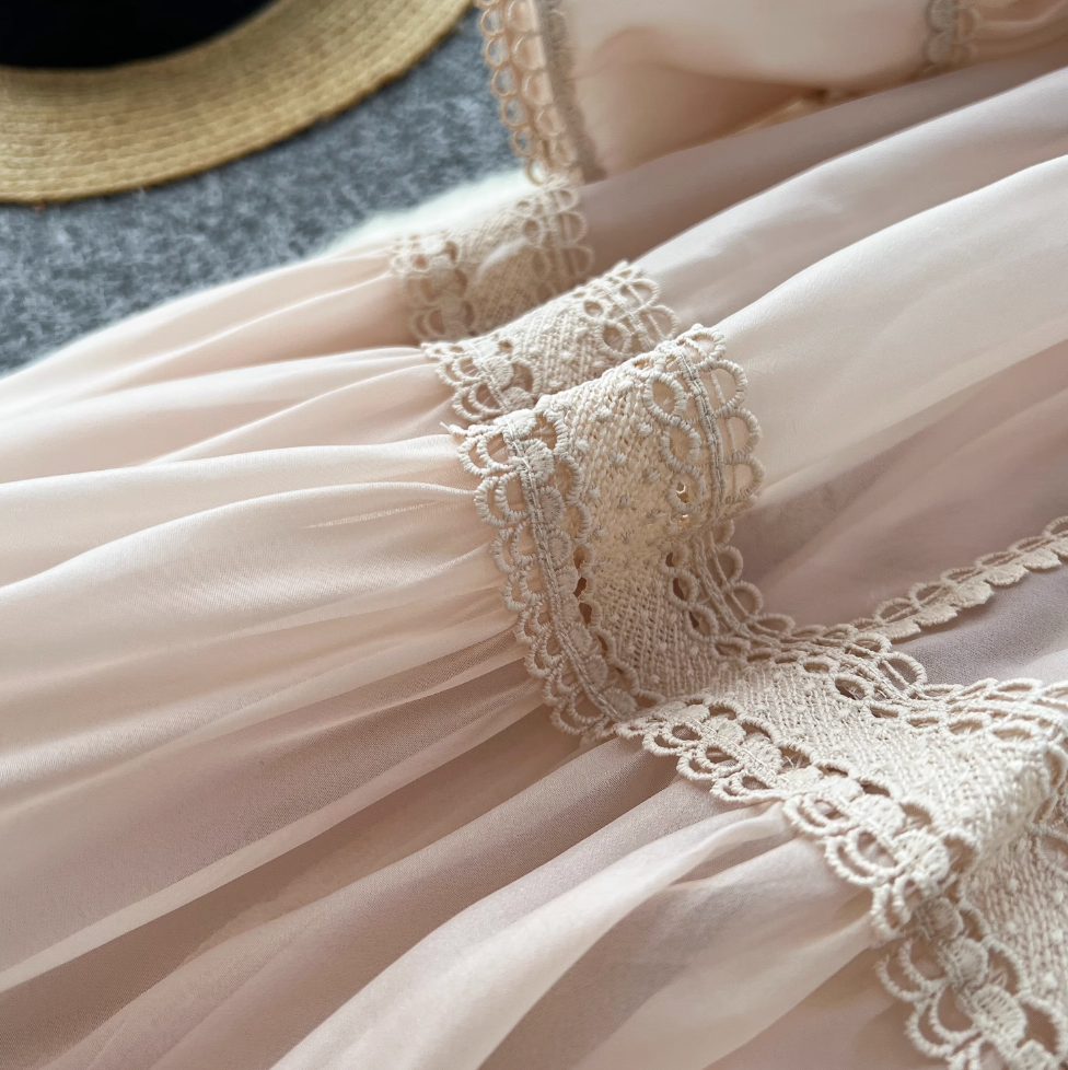 Courtly Puffy Sleeve Lace Dress