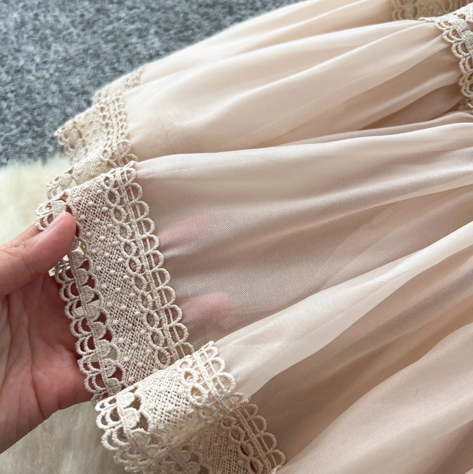 Courtly Puffy Sleeve Lace Dress