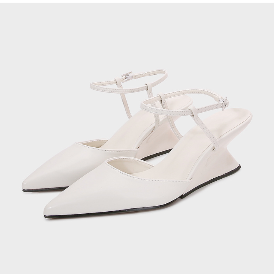 Niche Design Pointed Toe Wedges