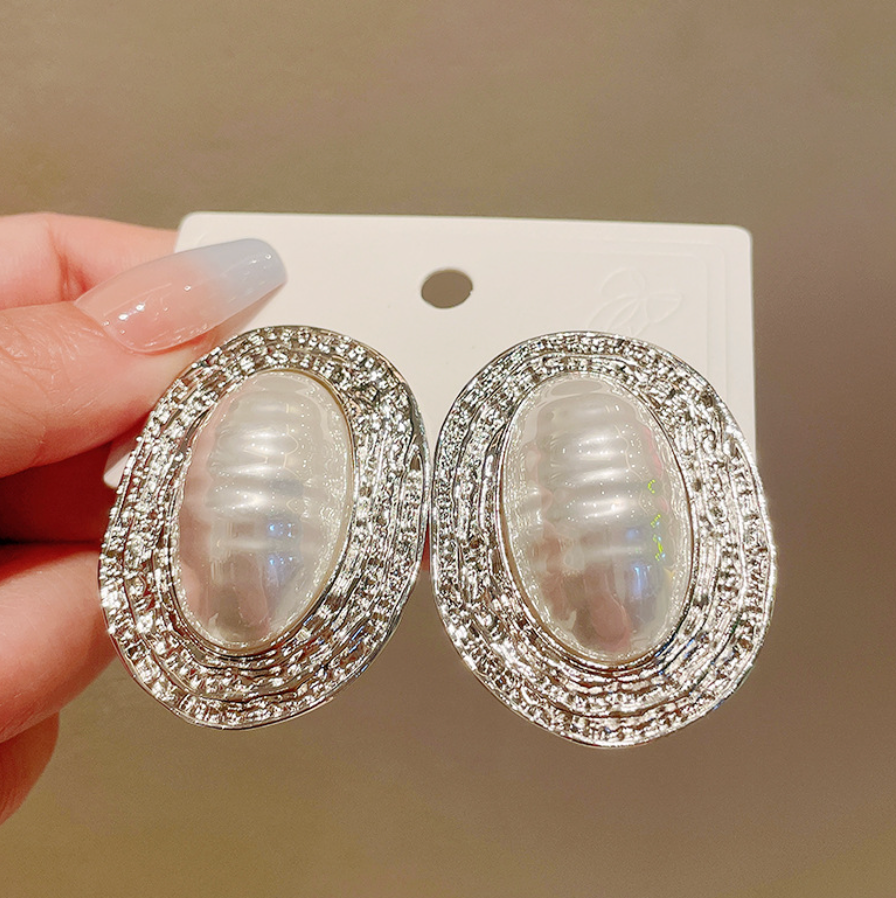 Vintage Pearl Stripe Alloy Oval Earrings