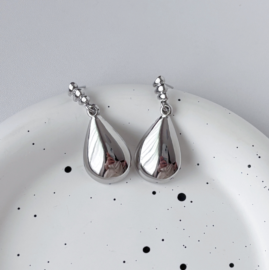 Silver Glossy Teardrop Stud Earrings