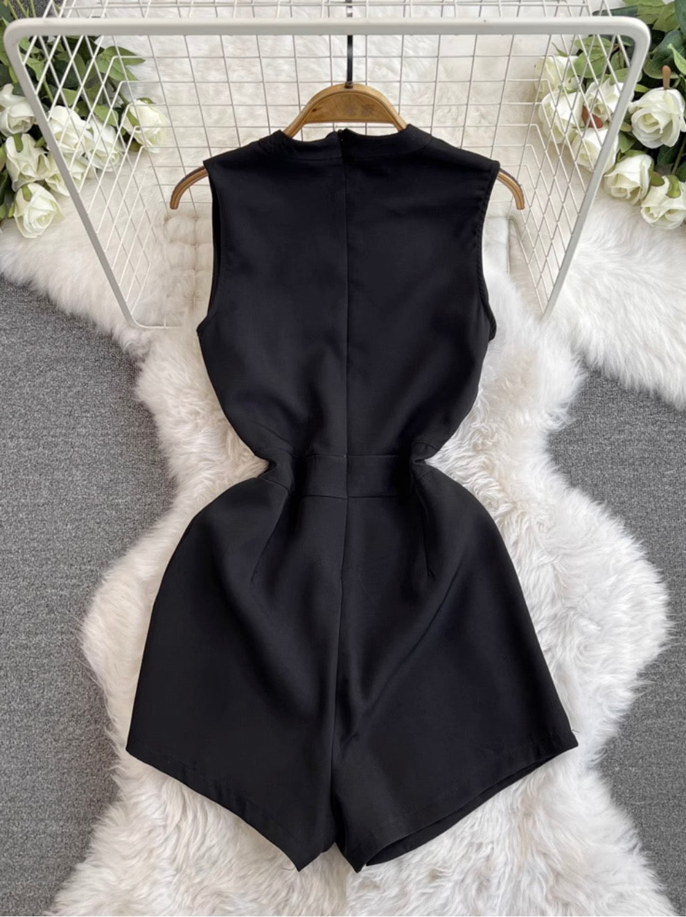 Simple Design Black Sleeveless Rompers