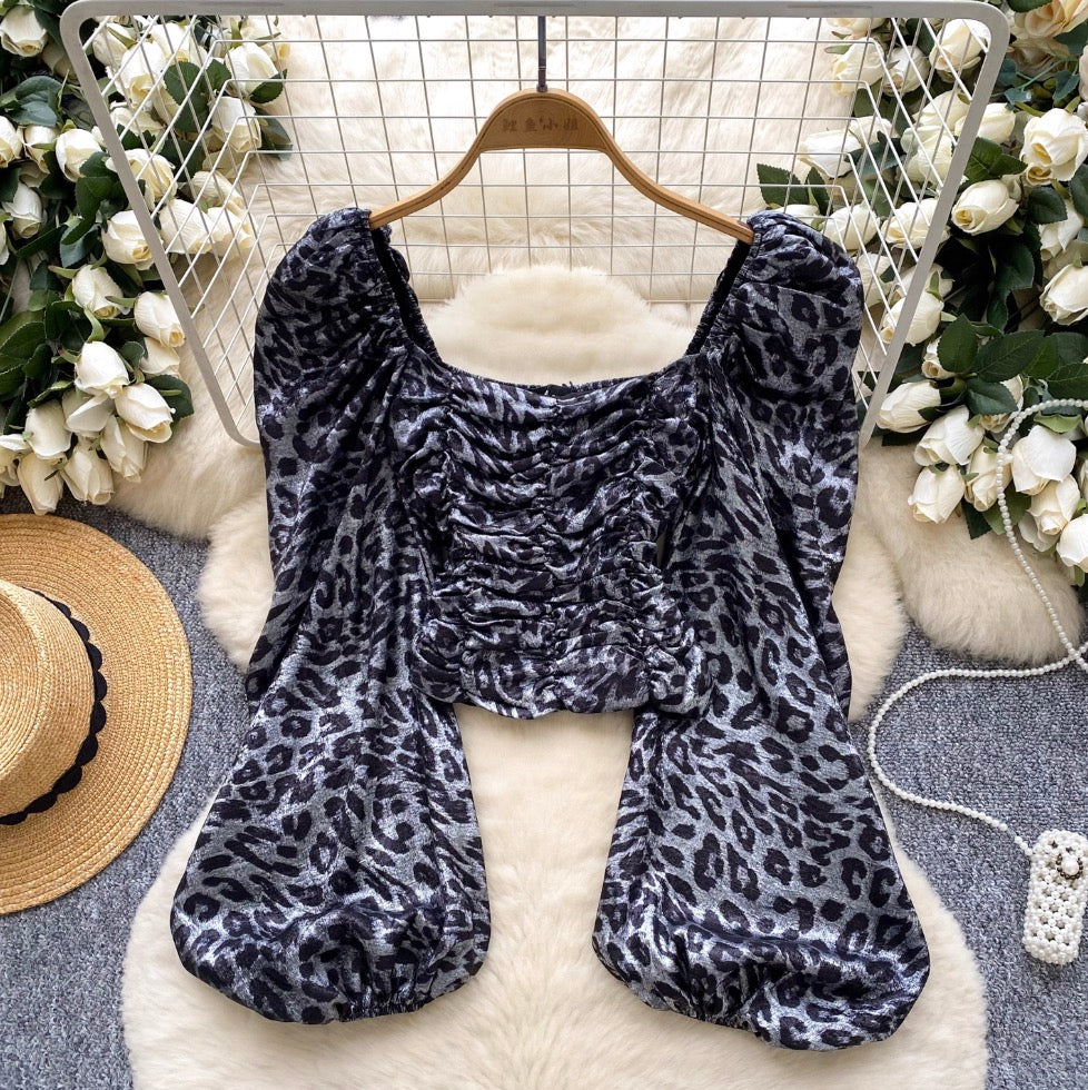 Leopard Printed Puffy Sleeve Top