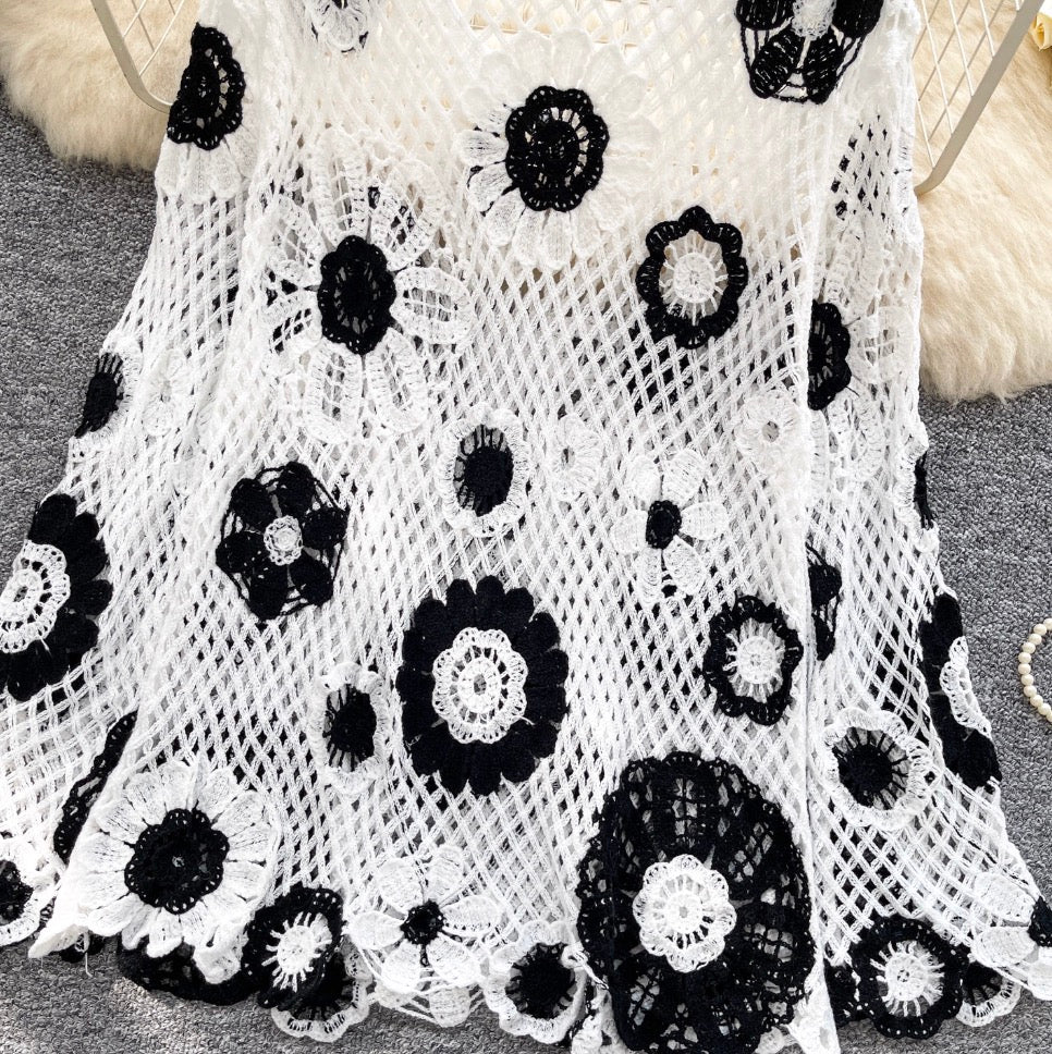 Casual Black & White Loose-fit Knitwear