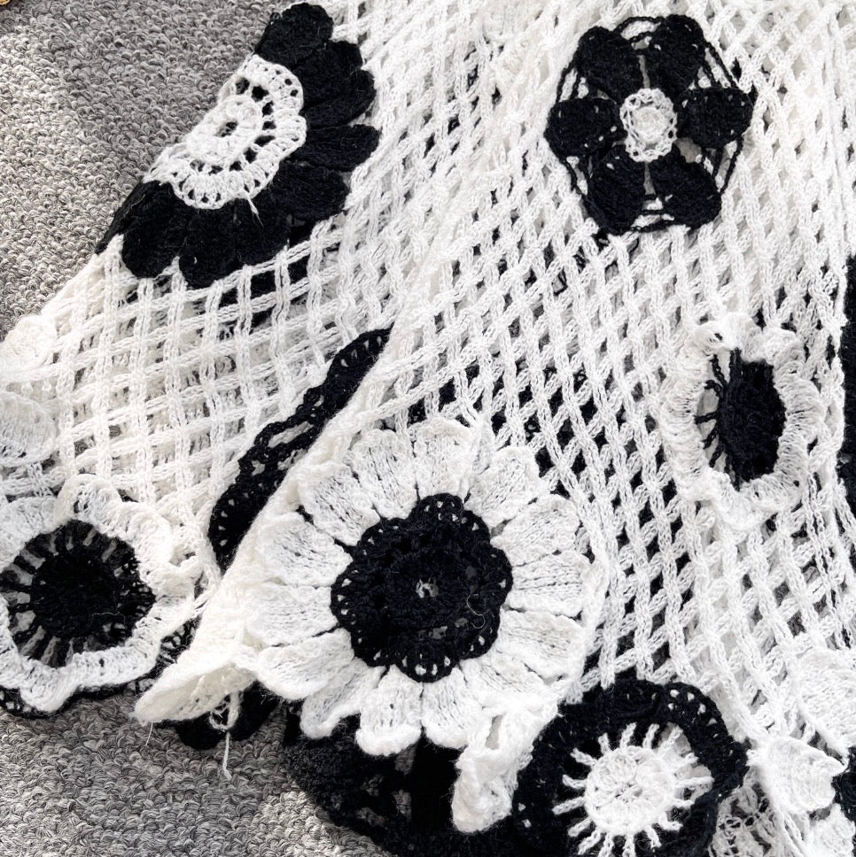 Casual Black & White Loose-fit Knitwear