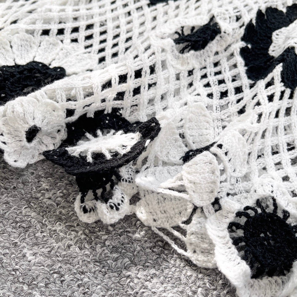 Casual Black & White Loose-fit Knitwear