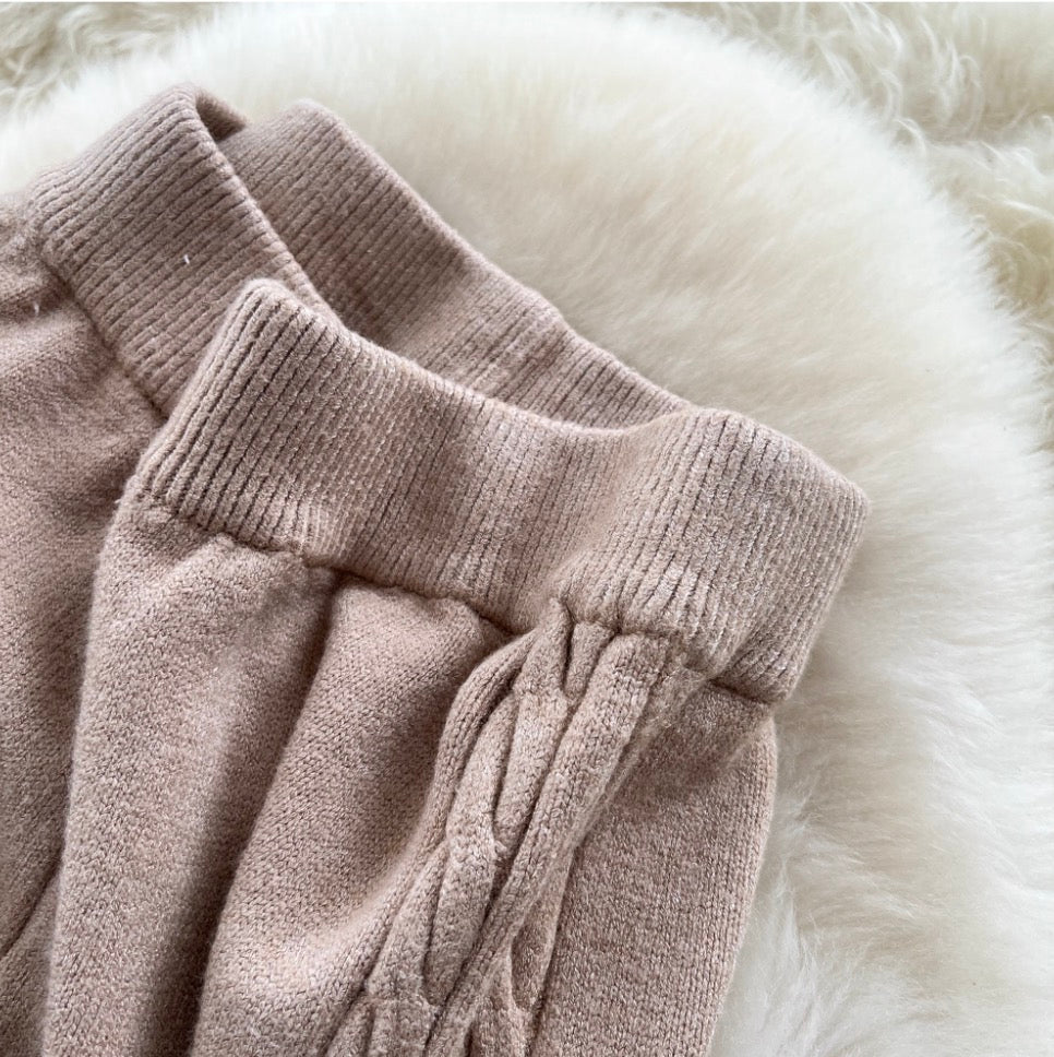 Twisted Side Stretchy Knit Trousers