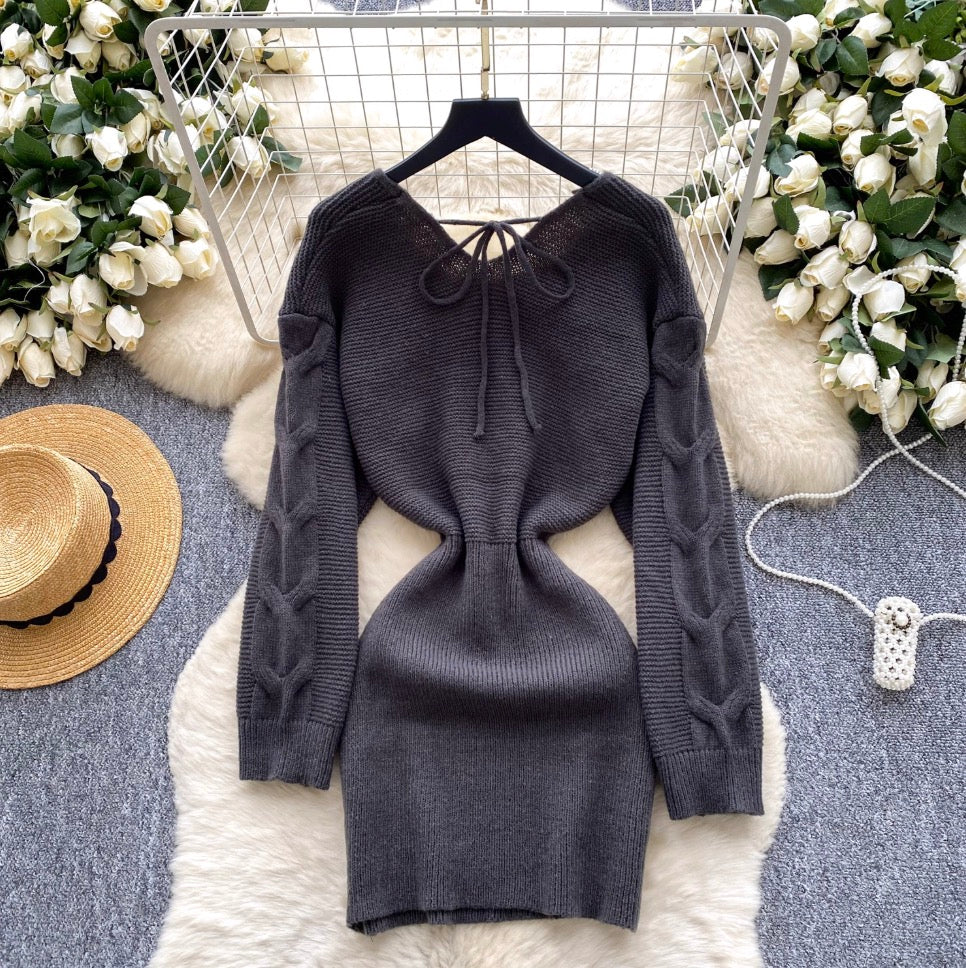 Hip-wrapping Twisted Knit Dress