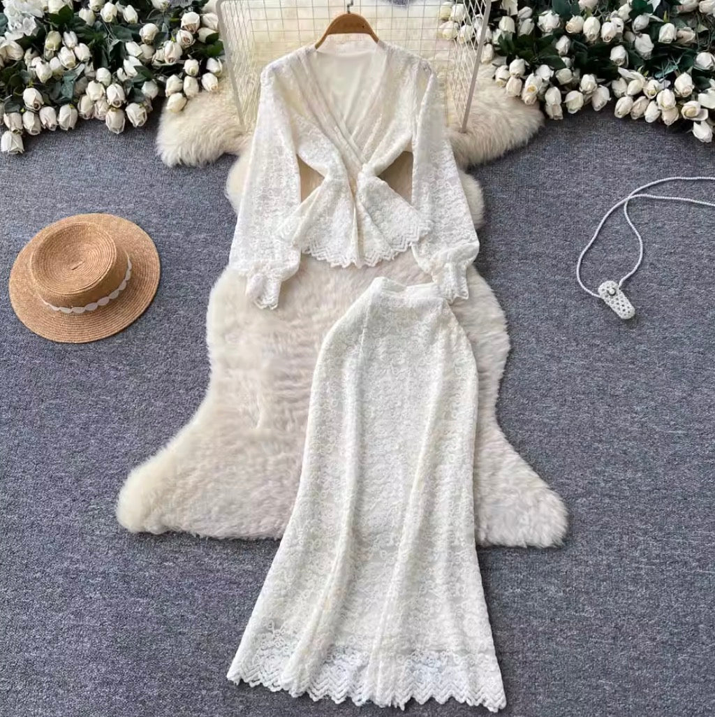 V-neck Top & Skirt Lace 2Pcs