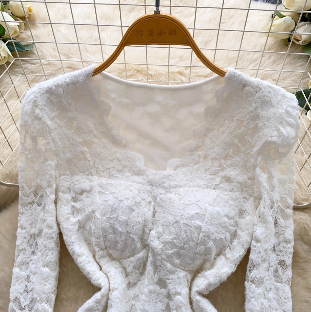 V-neck Padded Embroidered Lace Top