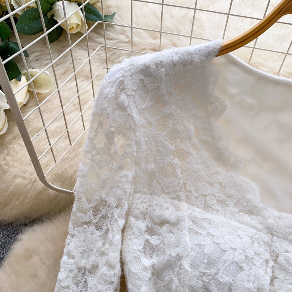V-neck Padded Embroidered Lace Top