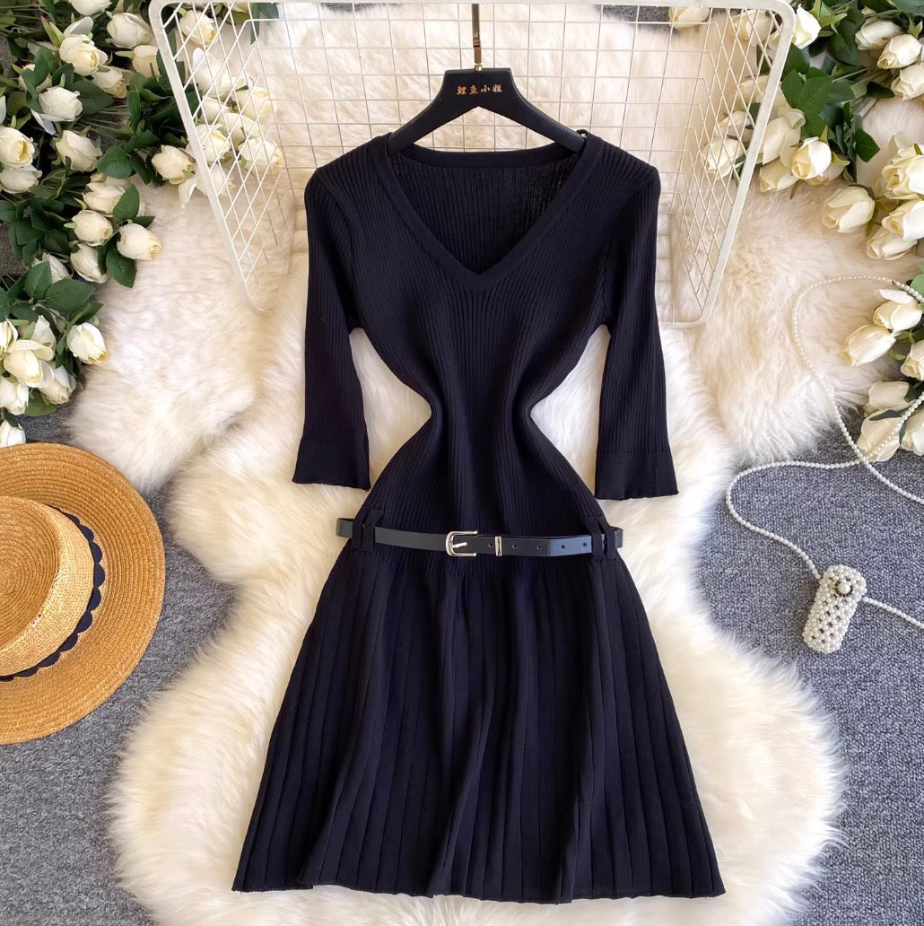 Niche Knitted Pleat Dress with Belt