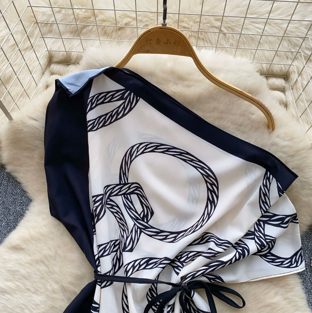 Niche Pattern Print Lace-up Top