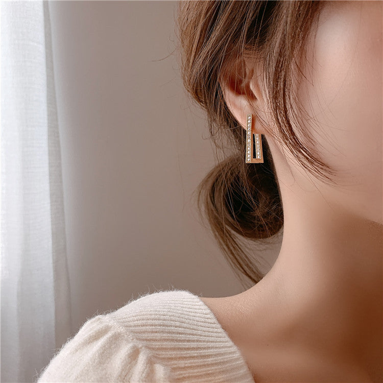 Rectangular-shaped Diamond-set Earrings