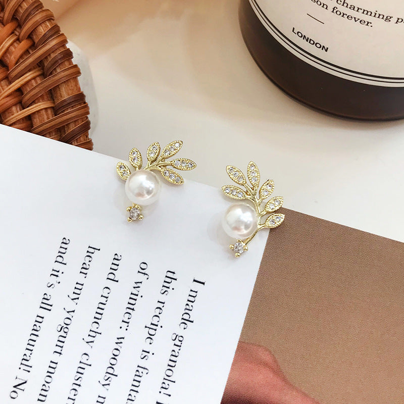 Pearl Branch Ear Stud