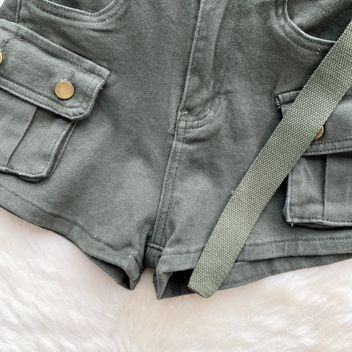 Chic Large Pocket Denim Shorts