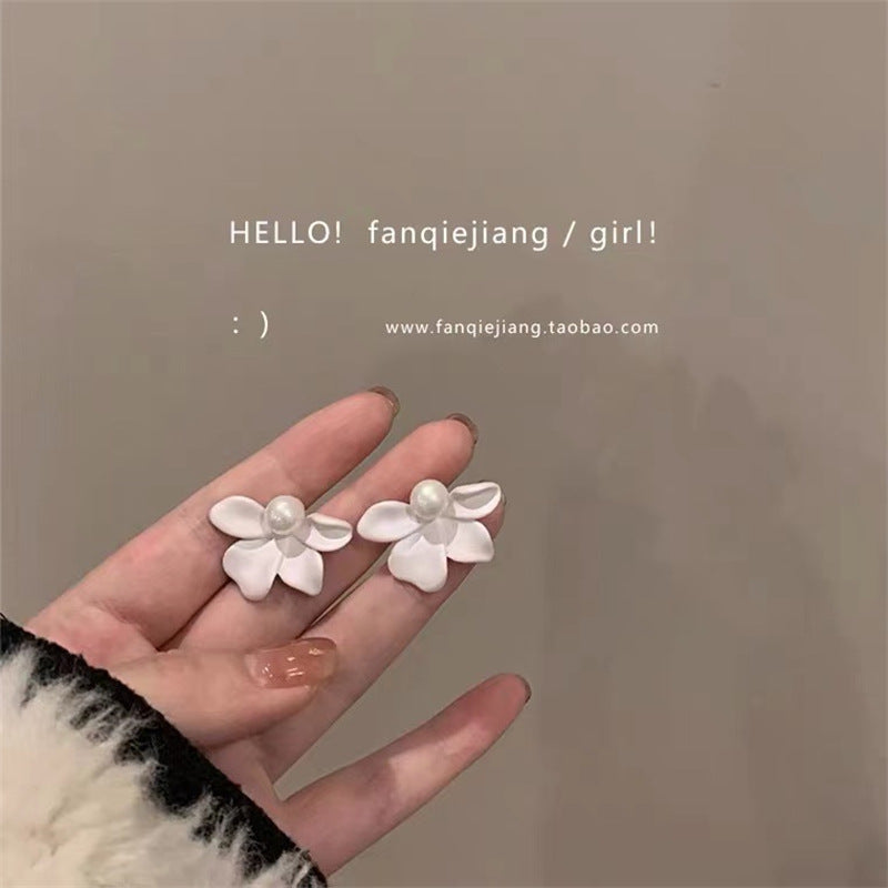 Unique-designed Pearl Flower Earrings