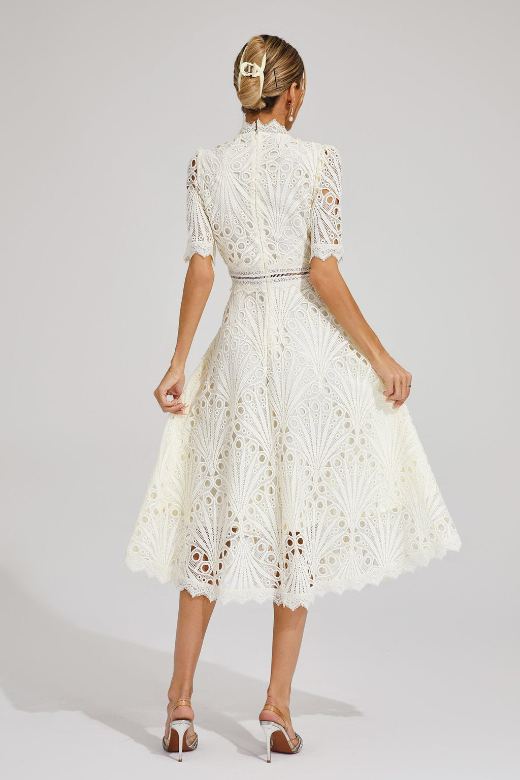 Olythia Cutout Midi Dress In Apricot