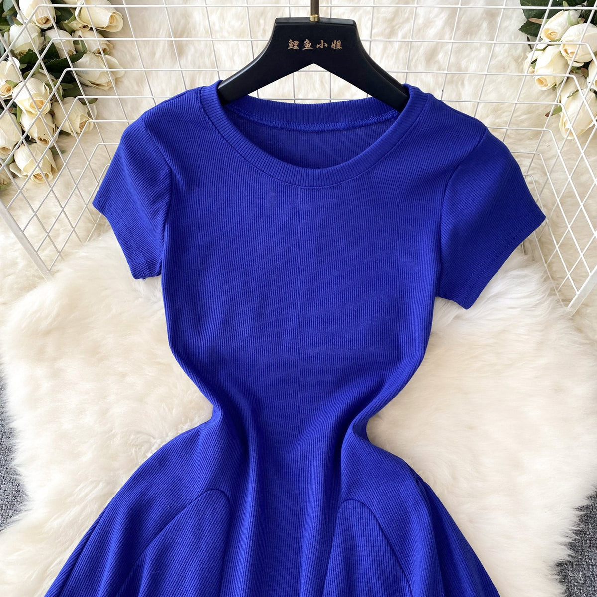 Solid Color Waist-slimming Pleated Dress