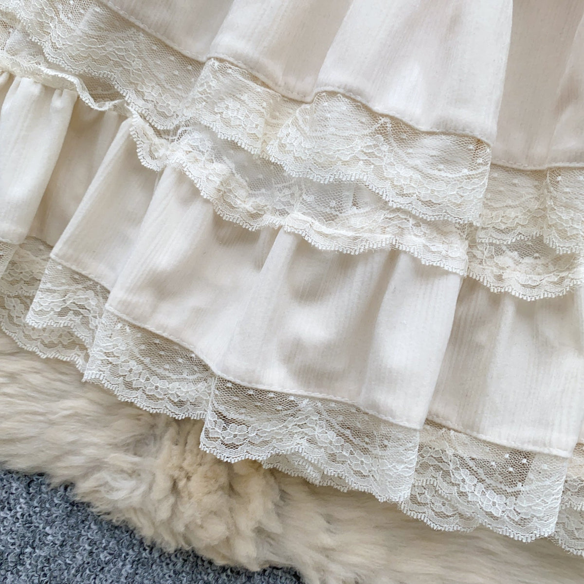 Off-shoulder Top&Ruffled Skirt 2Pcs