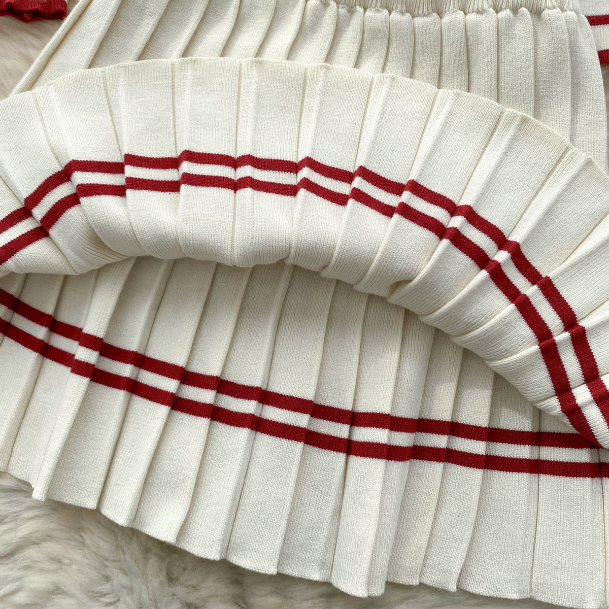 Color Blocking Knitwear&Pleated Skirt 2Pcs