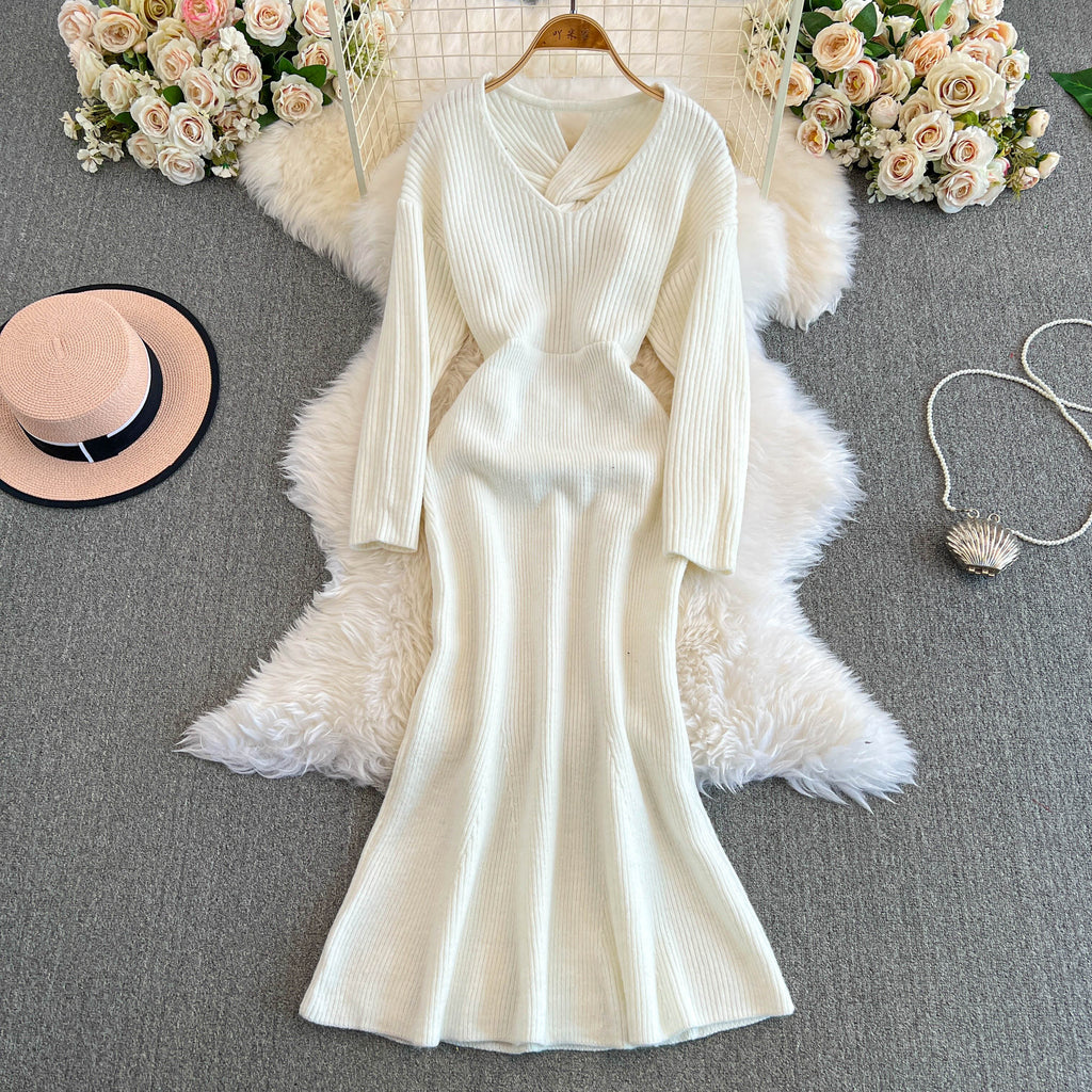 V-neck Knotted Knitted Fishtail Dress