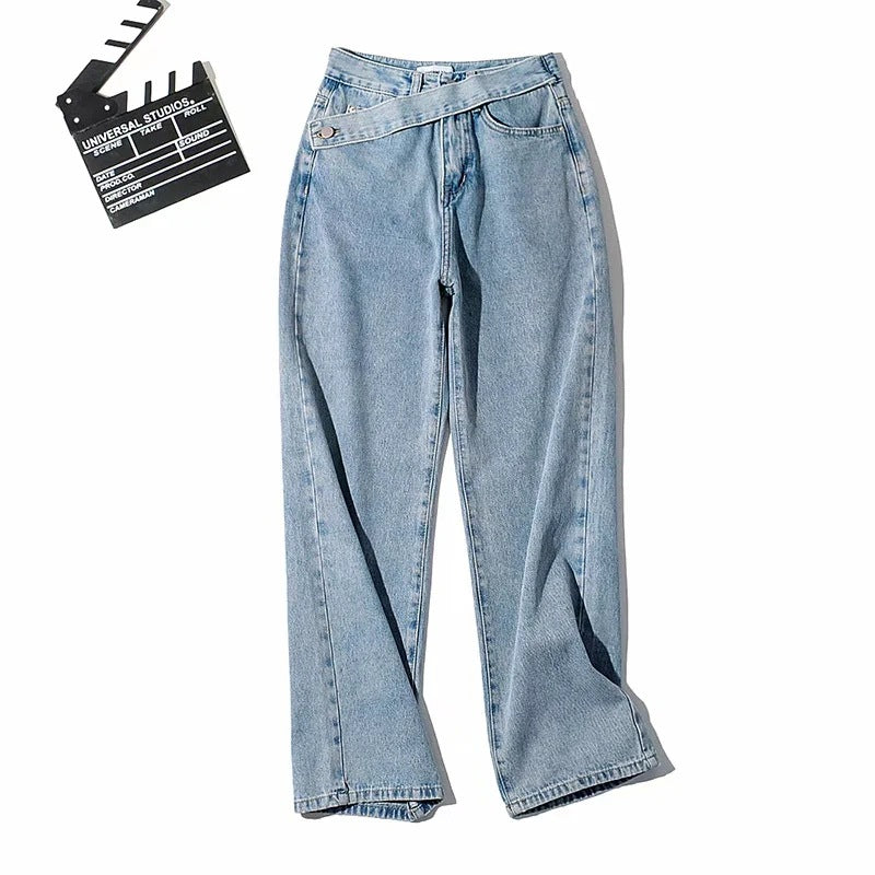 Baggy Jeans With A Diagonal Belt