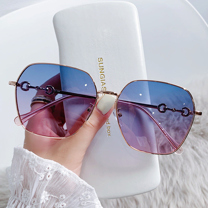 Sunglasses With Hollow-out Mirror Legs