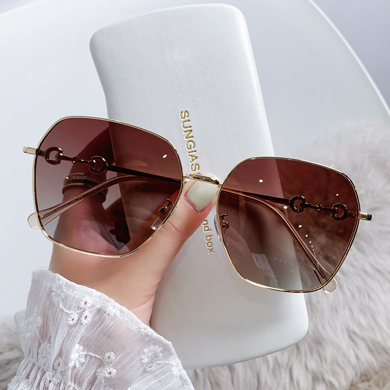 Sunglasses With Hollow-out Mirror Legs