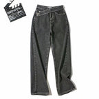 Baggy Jeans With A Diagonal Belt