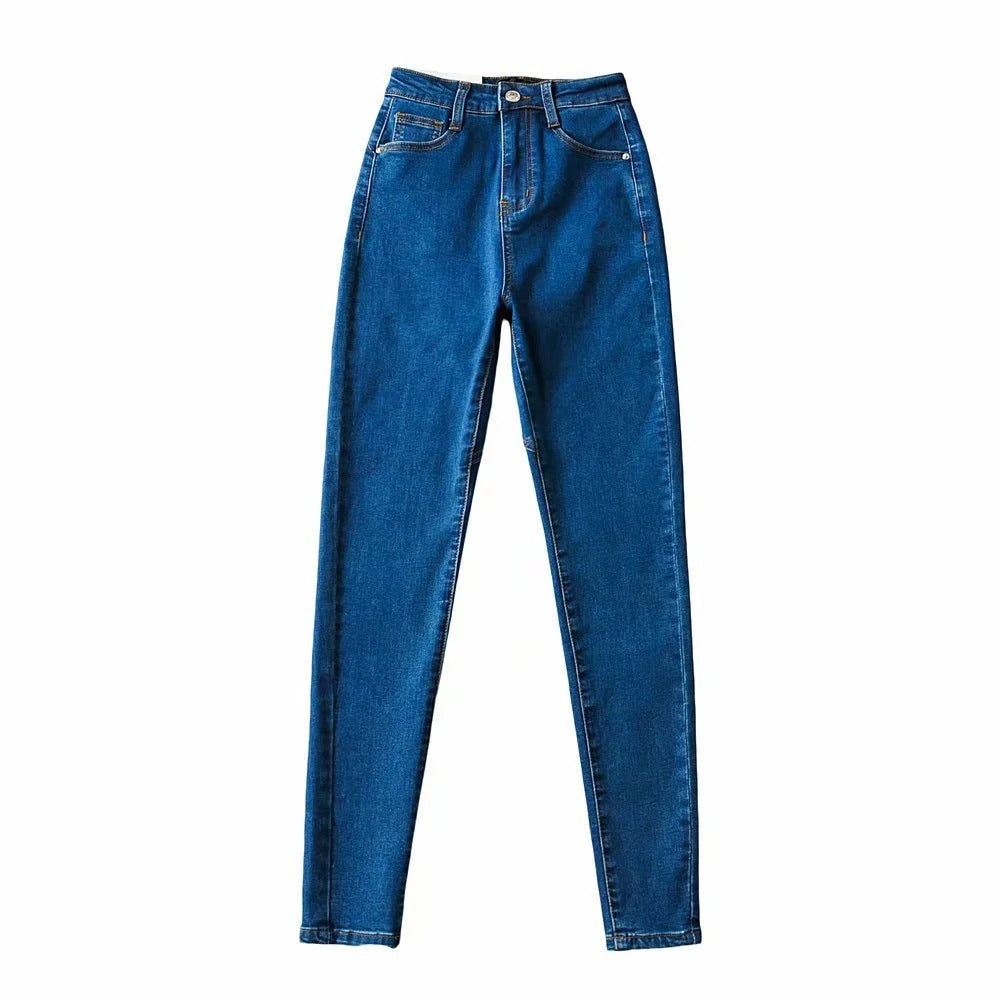 Small Foot Jeans With Heart-shaped Hips