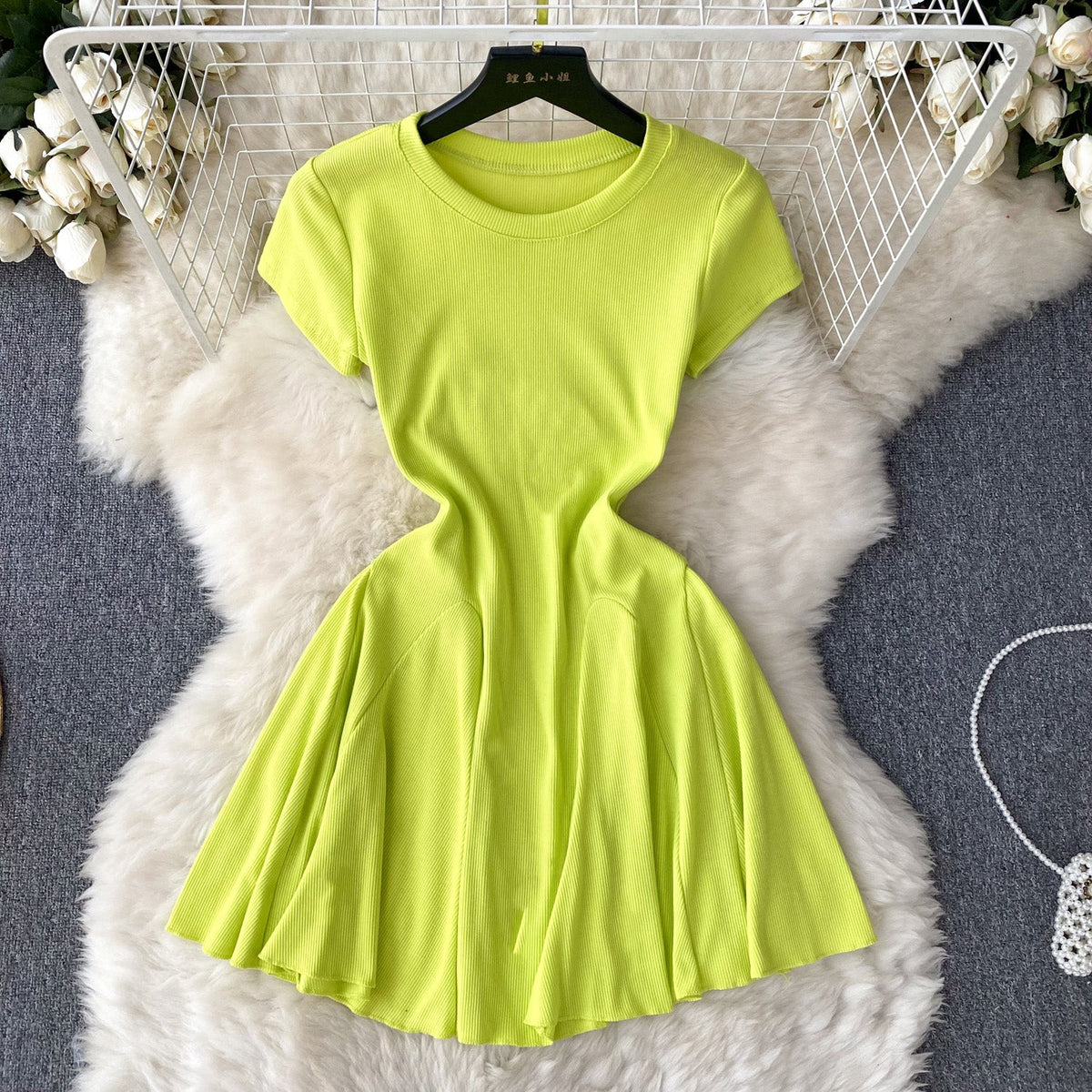 Solid Color Waist-slimming Pleated Dress