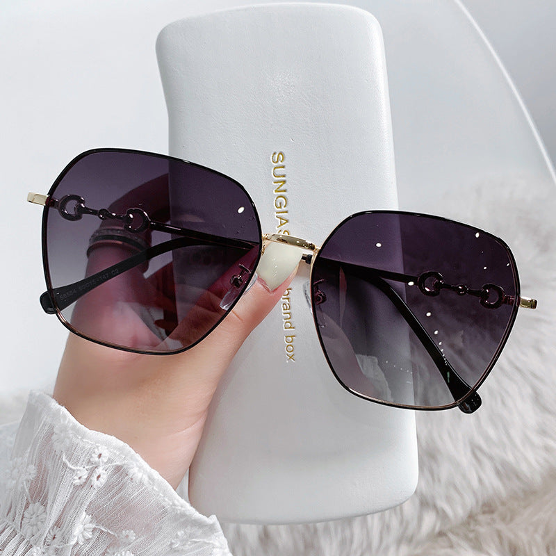 Sunglasses With Hollow-out Mirror Legs