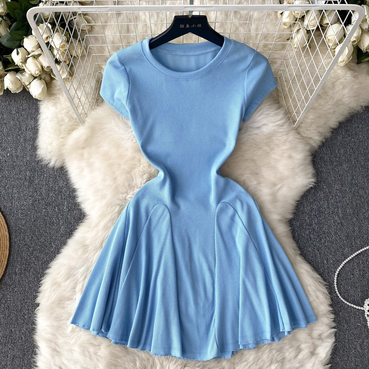 Solid Color Waist-slimming Pleated Dress