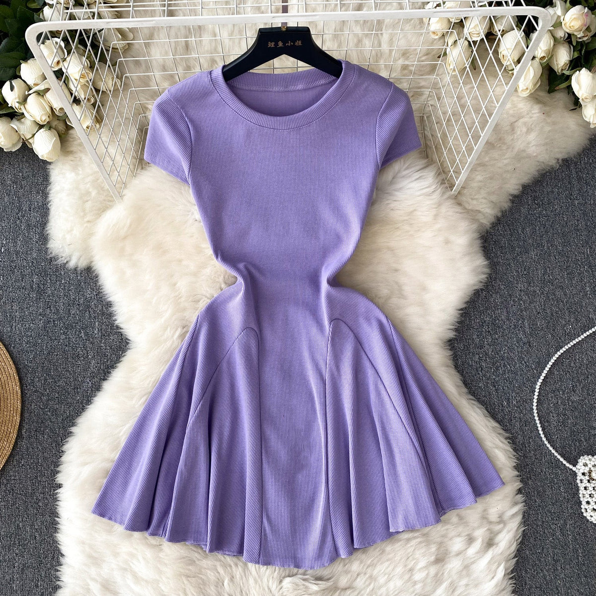 Solid Color Waist-slimming Pleated Dress