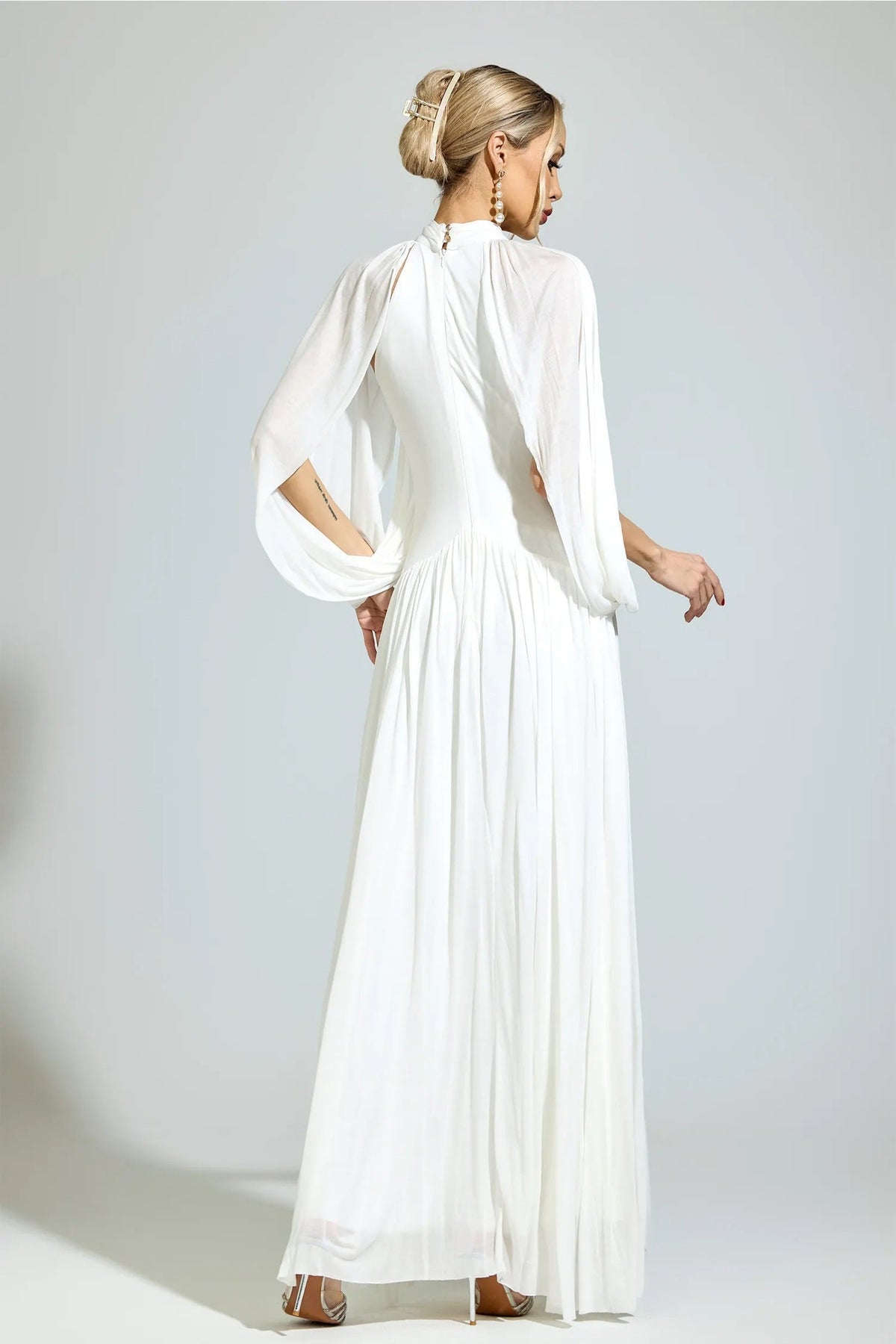 Nervion White Pleated Sweater Maxi Dress