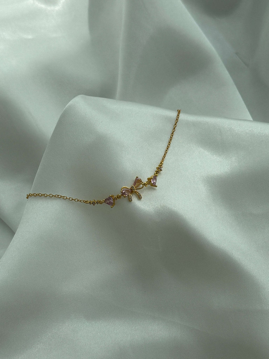 Aetria Zirconia Bow Detail Chain Bracelet